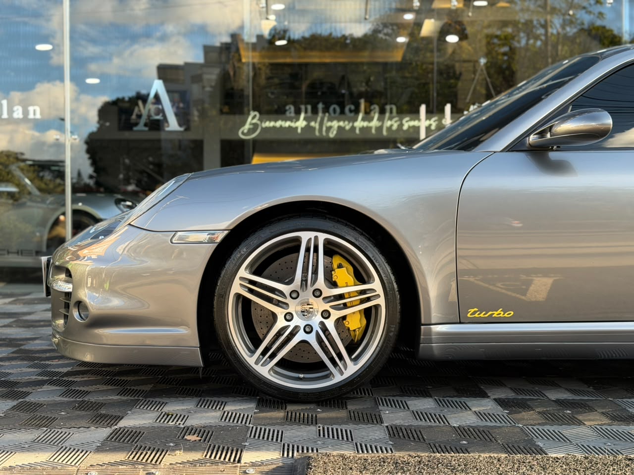 Porsche 911 Turbo Coupé (997.1) - Image 6
