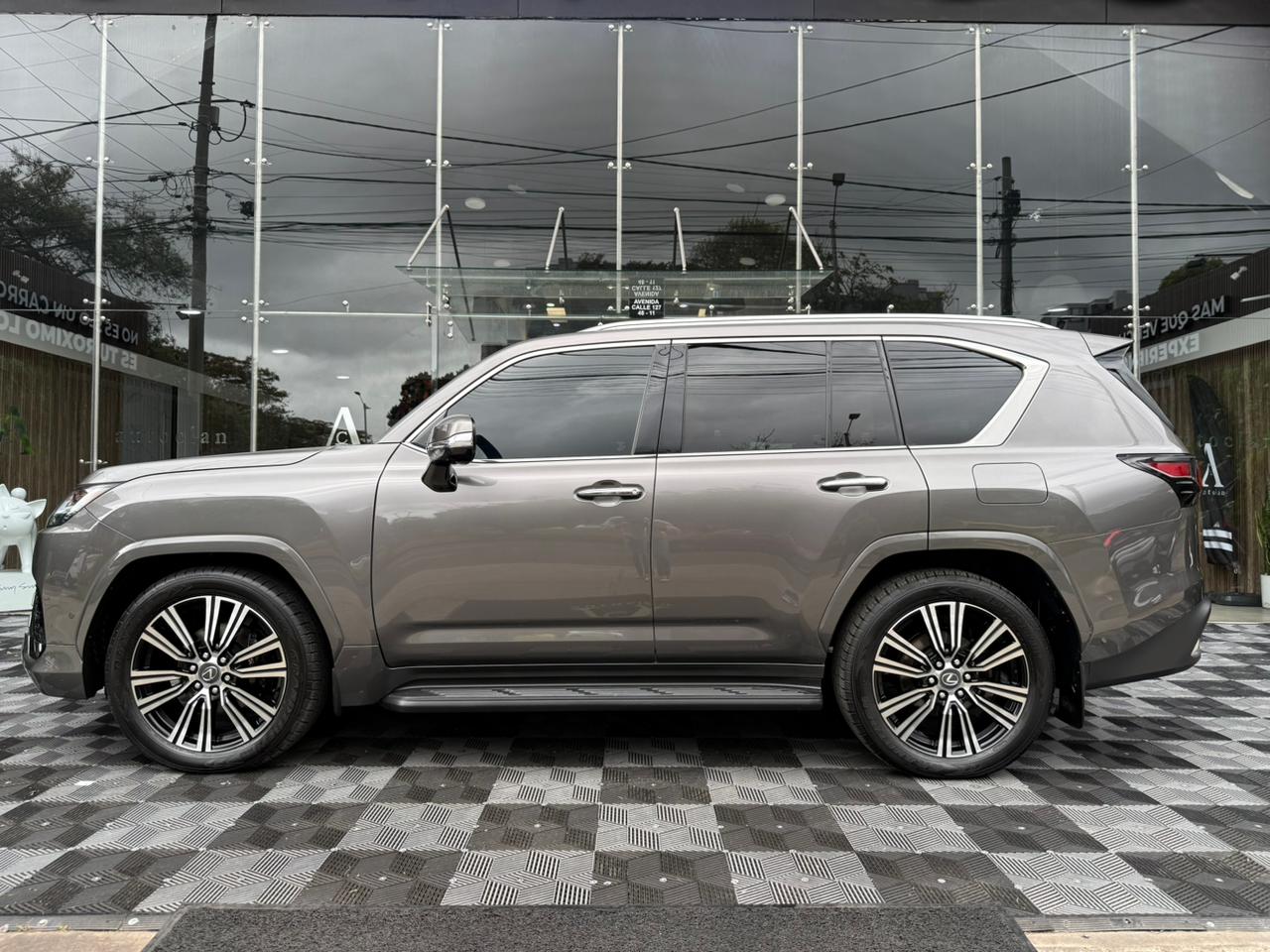 Lexus LX 700h Hybrid 2025 - Image 3