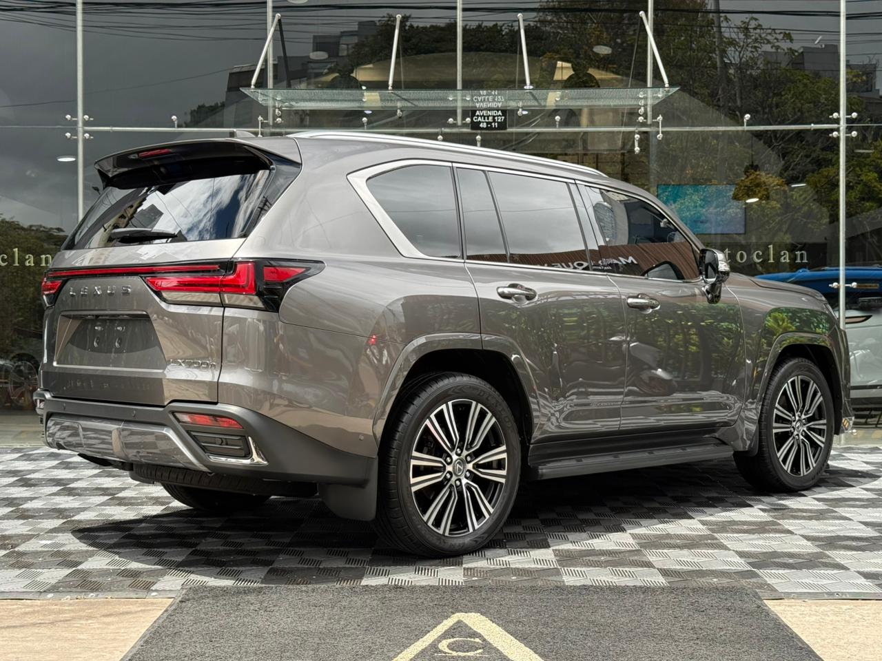 Lexus LX 700h Hybrid 2025 - Image 6