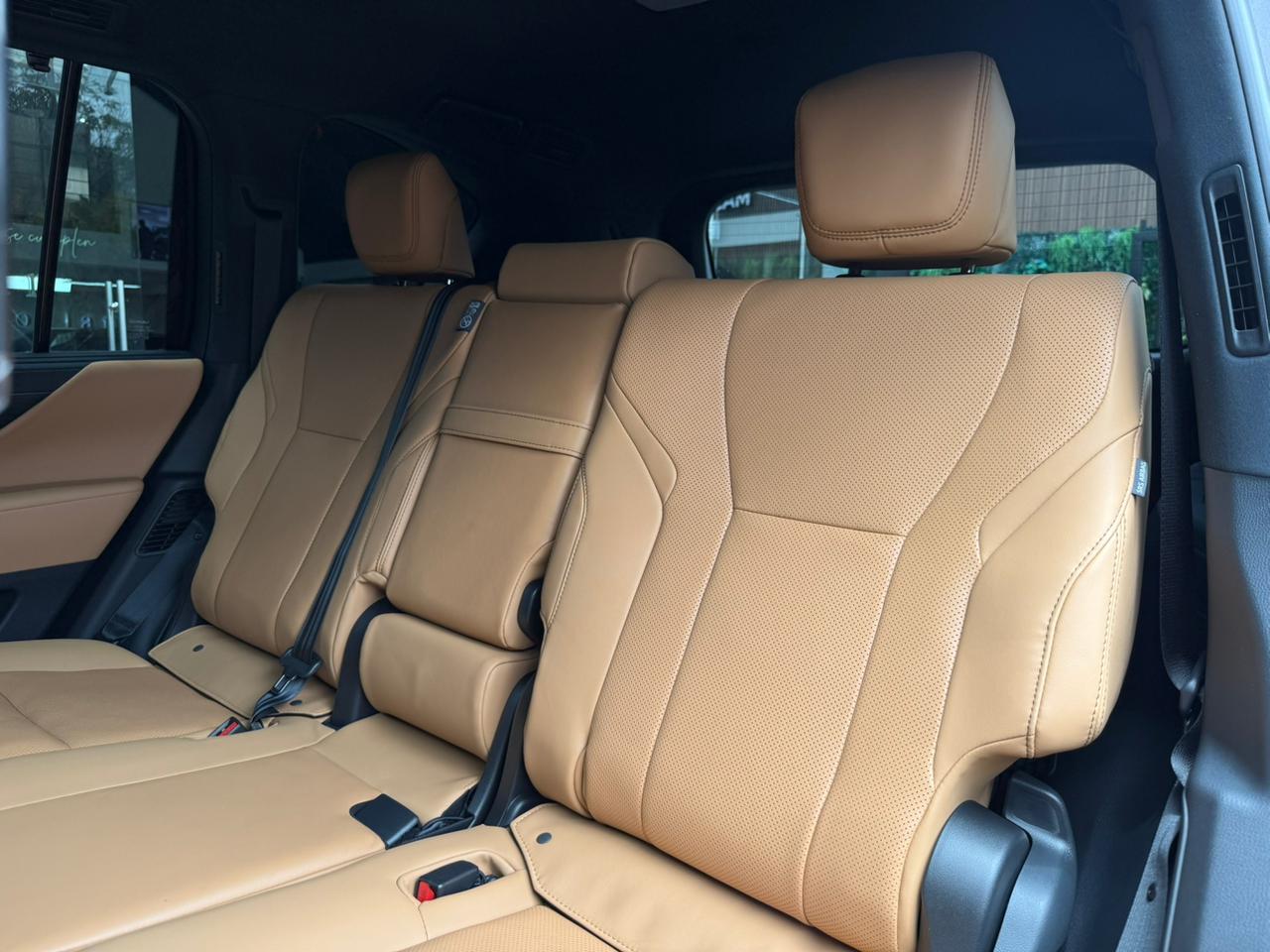 Lexus LX 700h Hybrid 2025 - Image 16