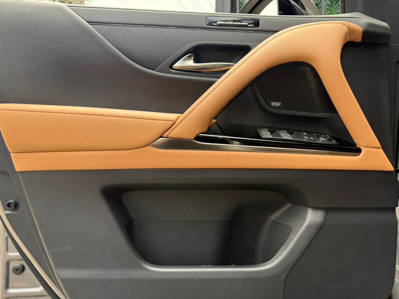 Lexus LX 700h Hybrid 2025 - Image 12