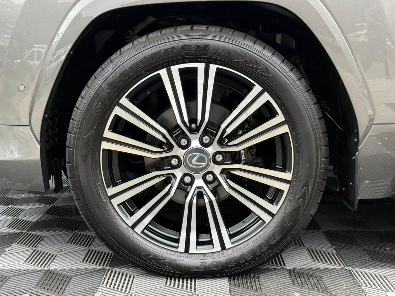 Lexus LX 700h Hybrid 2025 - Image 11