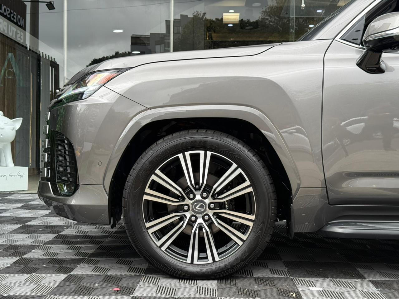 Lexus LX 700h Hybrid 2025 - Image 4